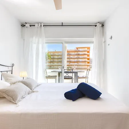 Center-26 By Interhome * Roses